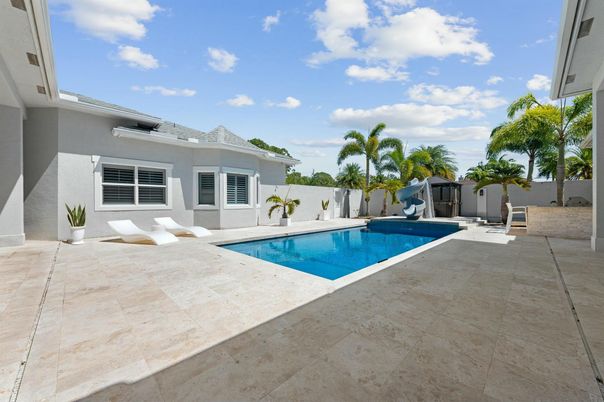 Exterior, Pool