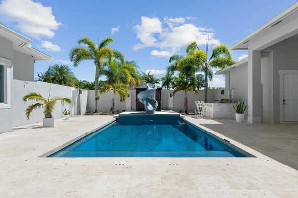 Exterior, Pool