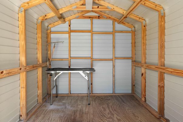 Garage, Interior, Wooden Beams