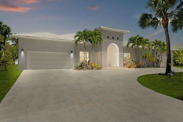 Attached, Exterior, Facade, Spanish Mediterranean