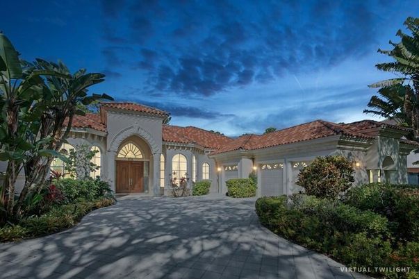 Attached, Exterior, Facade, Mediterranean