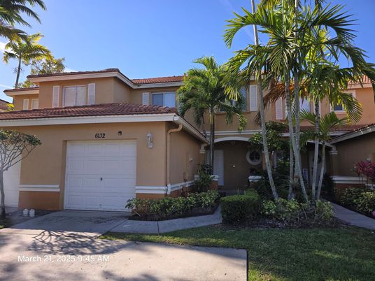 Attached, Exterior, Facade, Mediterranean