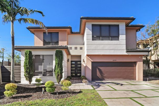 Attached, Exterior, Facade, Modern