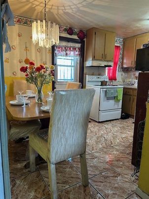 Chandelier, Dining room, Interior, Kitchen