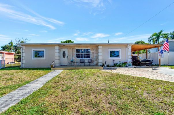 Backyard, Exterior, Facade, Ranch