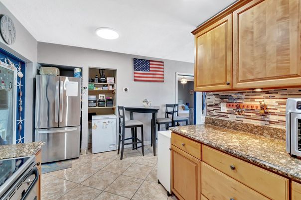 Dining room, Interior, Kitchen, Stainless Steel Appliances