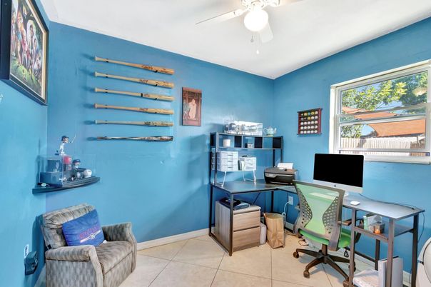 Home Office, Interior