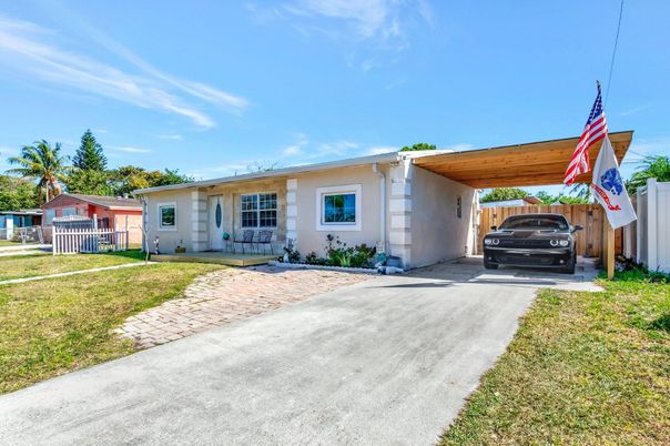Backyard, Exterior, Facade, Ranch