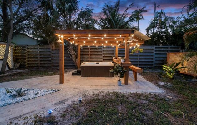 Exterior, Hot Tub