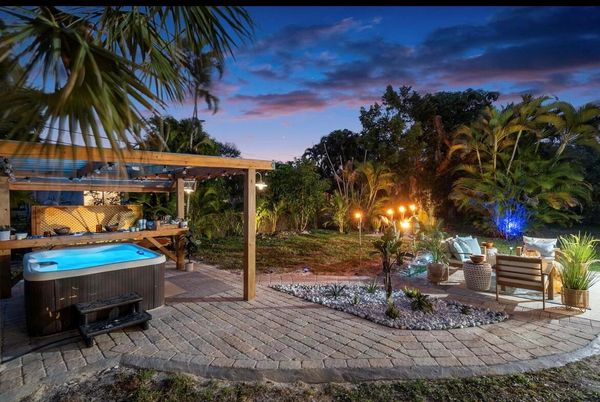 Exterior, Hot Tub