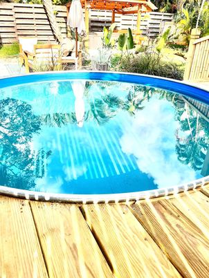Exterior, Pool