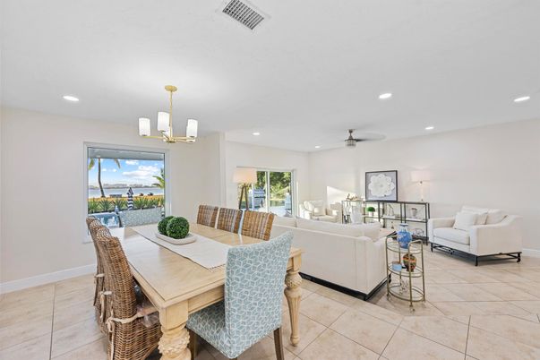 Chandelier, Dining room, Interior, Living room, Recessed Lighting, Water