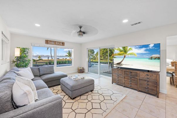 Interior, Living room, Recessed Lighting, Water