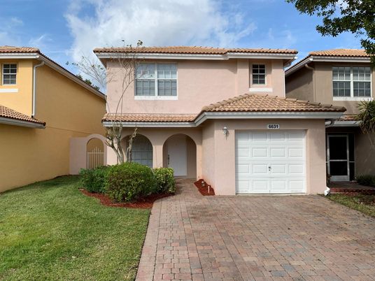 Attached, Exterior, Facade, Mediterranean