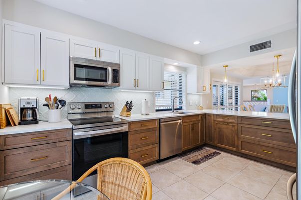 Interior, Kitchen, Pendant Lights, Recessed Lighting, Stainless Steel Appliances