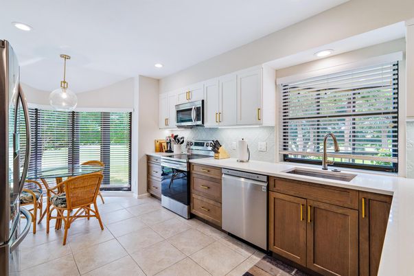 Dining room, Interior, Kitchen, Pendant Lights, Recessed Lighting, Stainless Steel Appliances