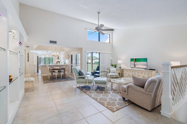 Chandelier, Dining room, Interior, Living room, Pendant Lights