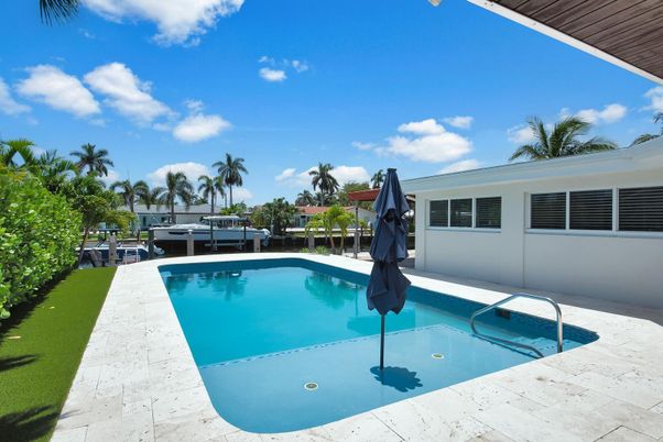 Exterior, Pool