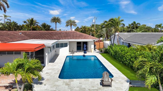 Exterior, Pool