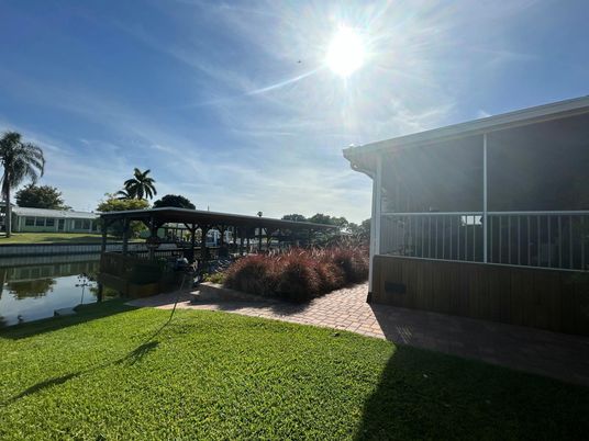 Exterior, Lake