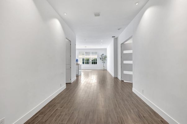 Interior, Recessed Lighting, Wood Texture Flooring