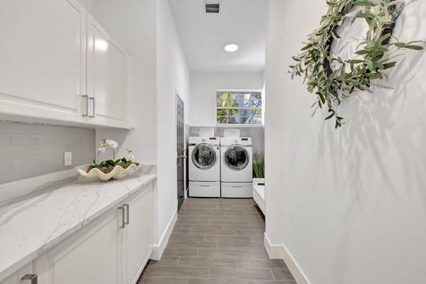 Interior, Recessed Lighting, Utility Closets, Washer, Wood Texture Flooring