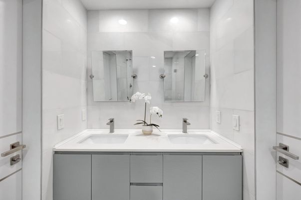 Bathroom, Dual Sink Vanities, Interior, Recessed Lighting