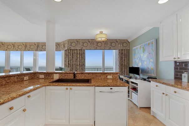Interior, Kitchen, Recessed Lighting, Water