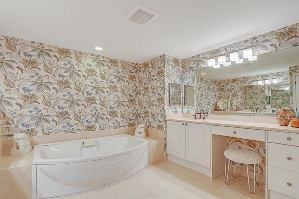 Bathroom, Dual Sink Vanities, Interior, Recessed Lighting