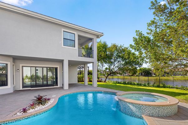 Exterior, Pool