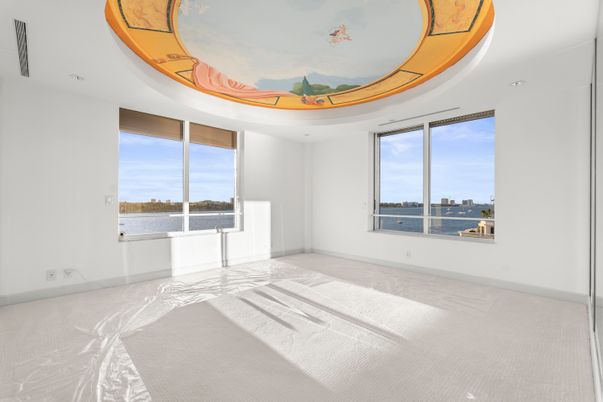 Empty room, Interior, Recessed Lighting