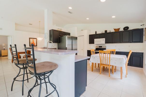Dining room, Interior, Kitchen, Pendant Lights, Recessed Lighting, Stainless Steel Appliances