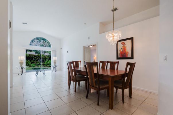 Chandelier, Dining room, Interior
