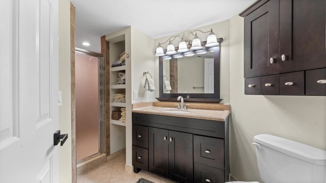 Bathroom, Interior, Recessed Lighting