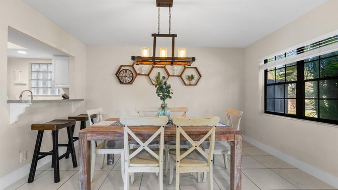 Dining room, Interior, Pendant Lights