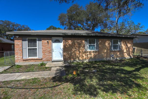 Exterior, Facade, Brick Facade, Ranch