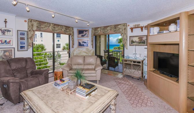 Interior, Living room, Water