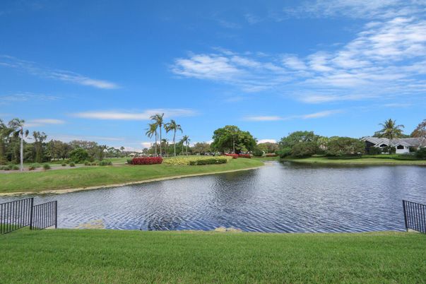 Exterior, Lake