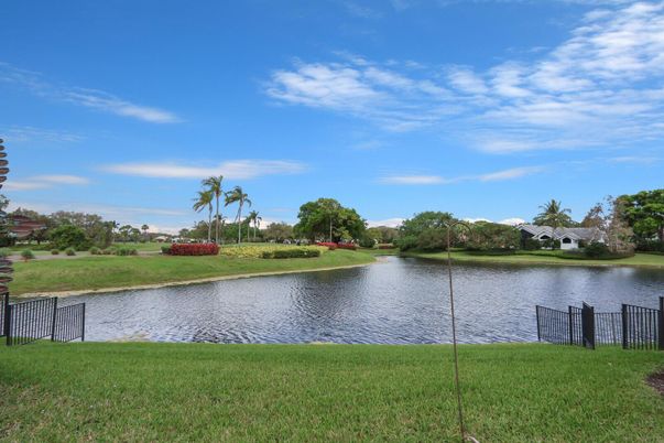 Exterior, Lake
