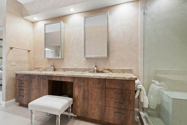 Bathroom, Dual Sink Vanities, Interior, Recessed Lighting