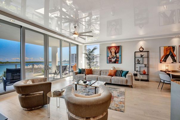 Interior, Living room, Recessed Lighting, Water, Wood Texture Flooring
