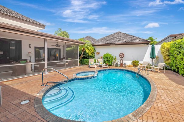 Exterior, Pool
