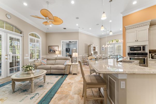 Dining room, Interior, Kitchen, Living room, Pendant Lights, Recessed Lighting, Stainless Steel Appliances
