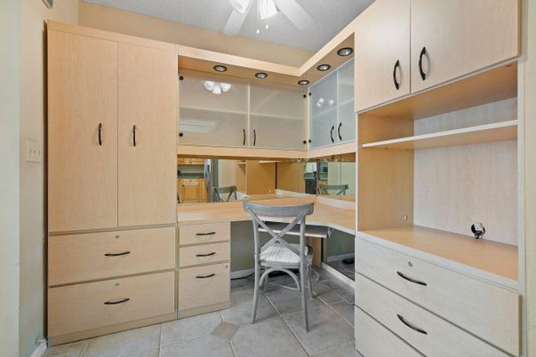 Home Office, Interior