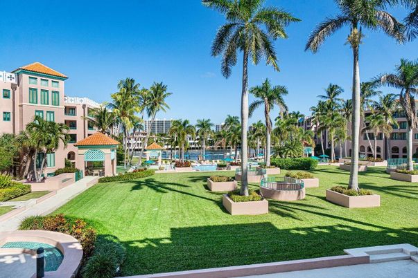 Exterior, Pool, Water