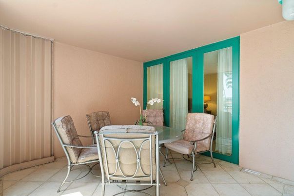 Dining room, Interior