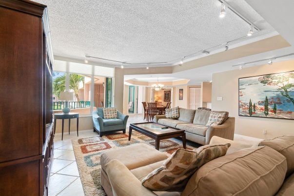 Chandelier, Dining room, Interior, Living room
