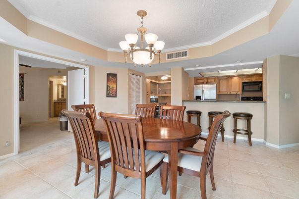 Chandelier, Dining room, Interior, Kitchen, Recessed Lighting, Stainless Steel Appliances