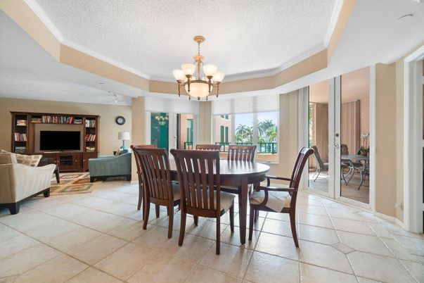 Chandelier, Dining room, Interior, Living room