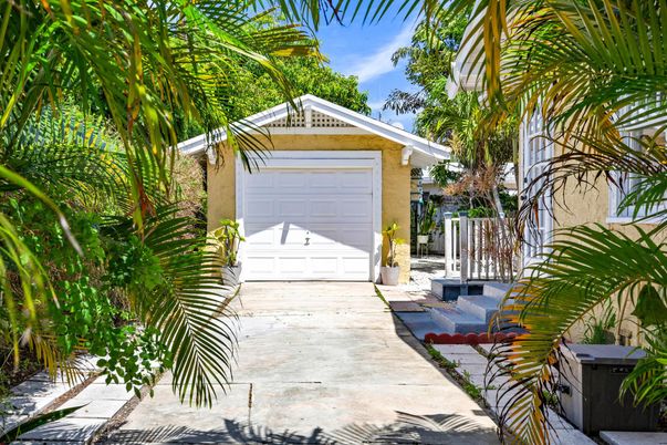 Detached Garage, Exterior